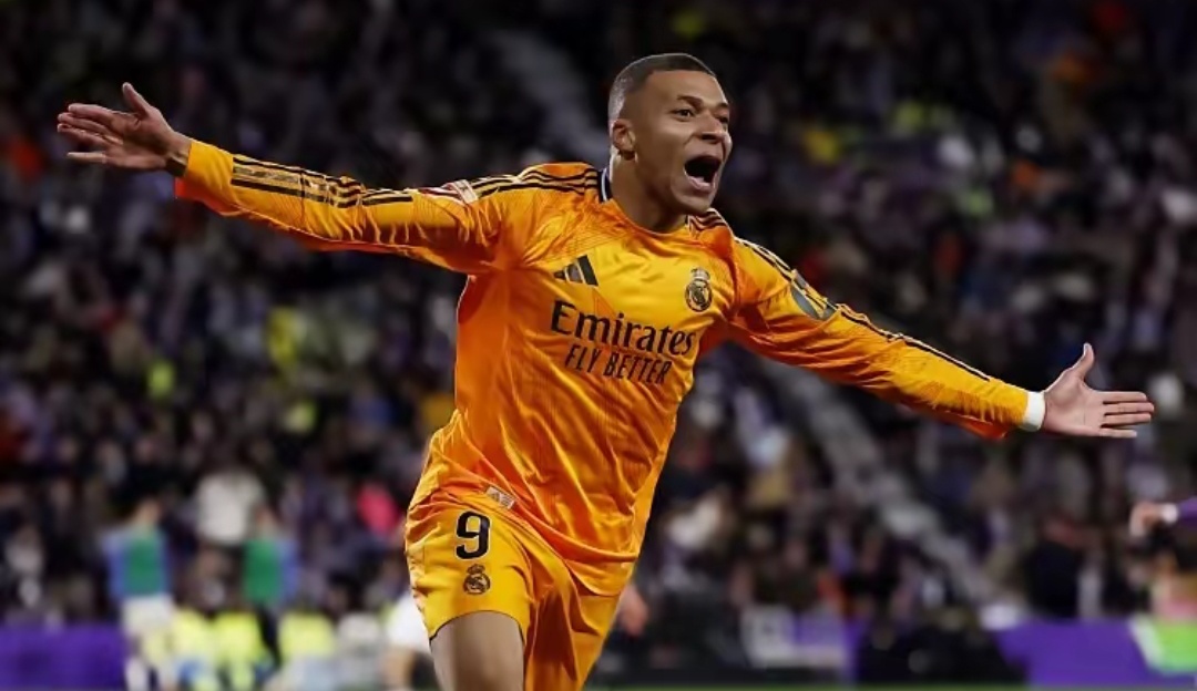 开云体育在线-姆巴佩意外战胜巴塞罗那，重返赛场引爆全场！-开云体育在线